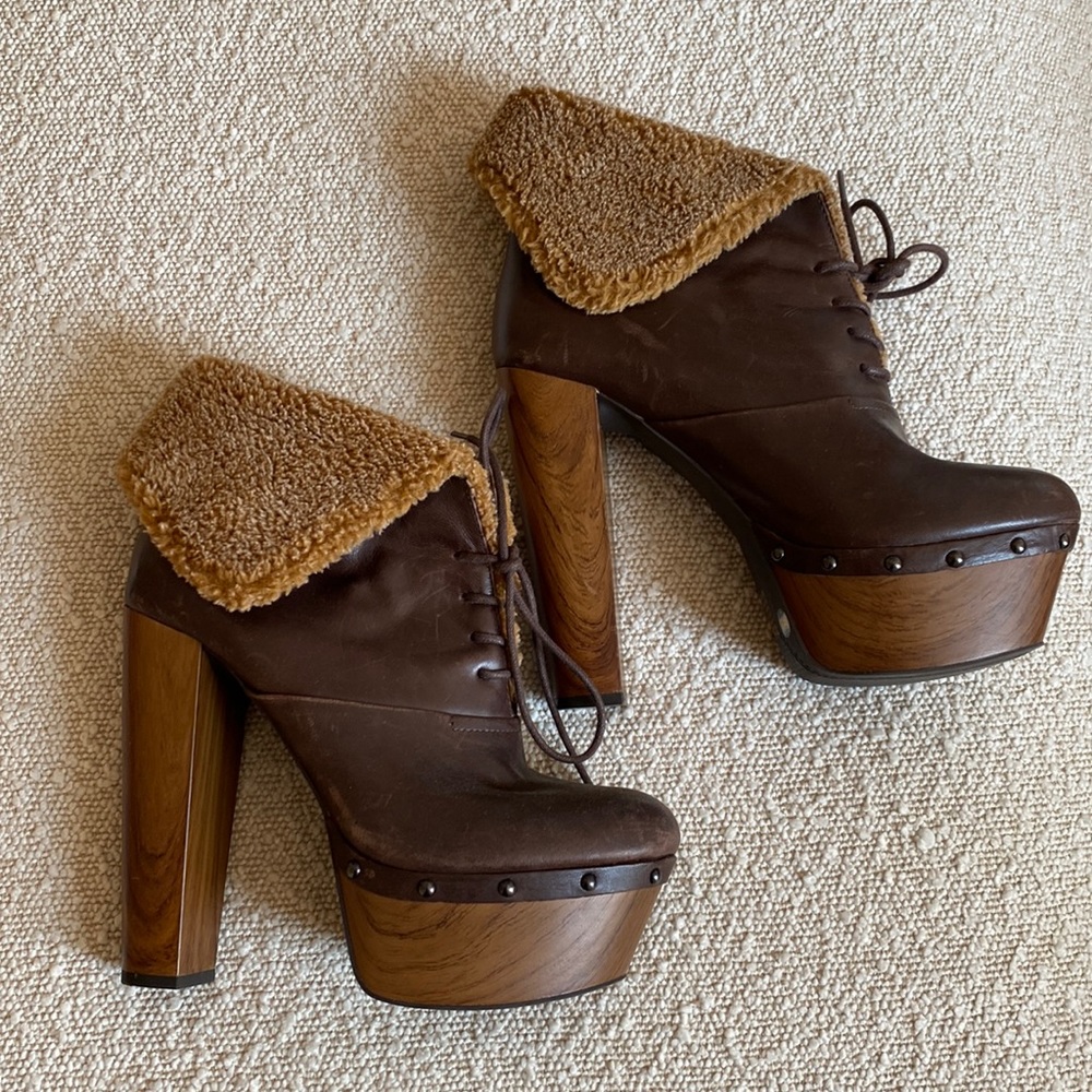 Brown fashionable platform booties